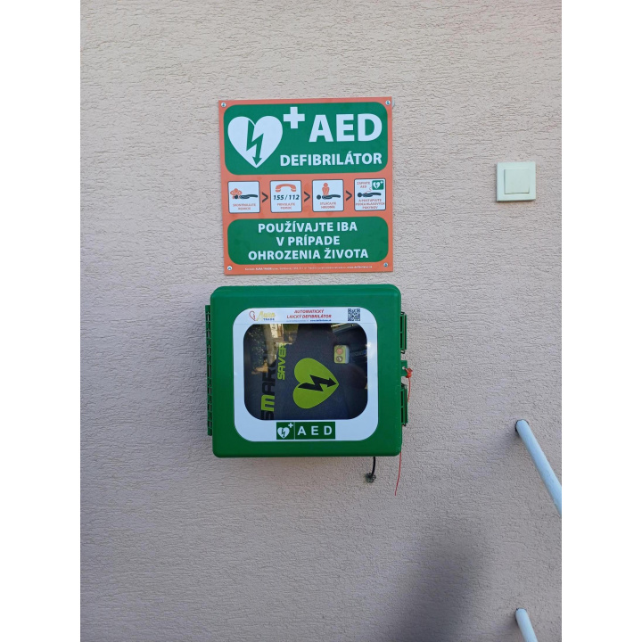 Automatický externý defibrilátor (AED) v našej obci
